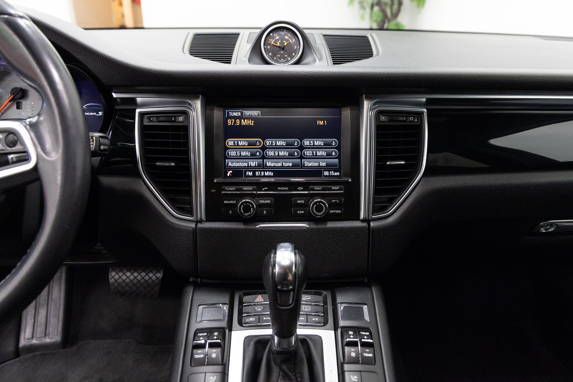 Used 2015 Porsche Macan S AWD/4WD image 18