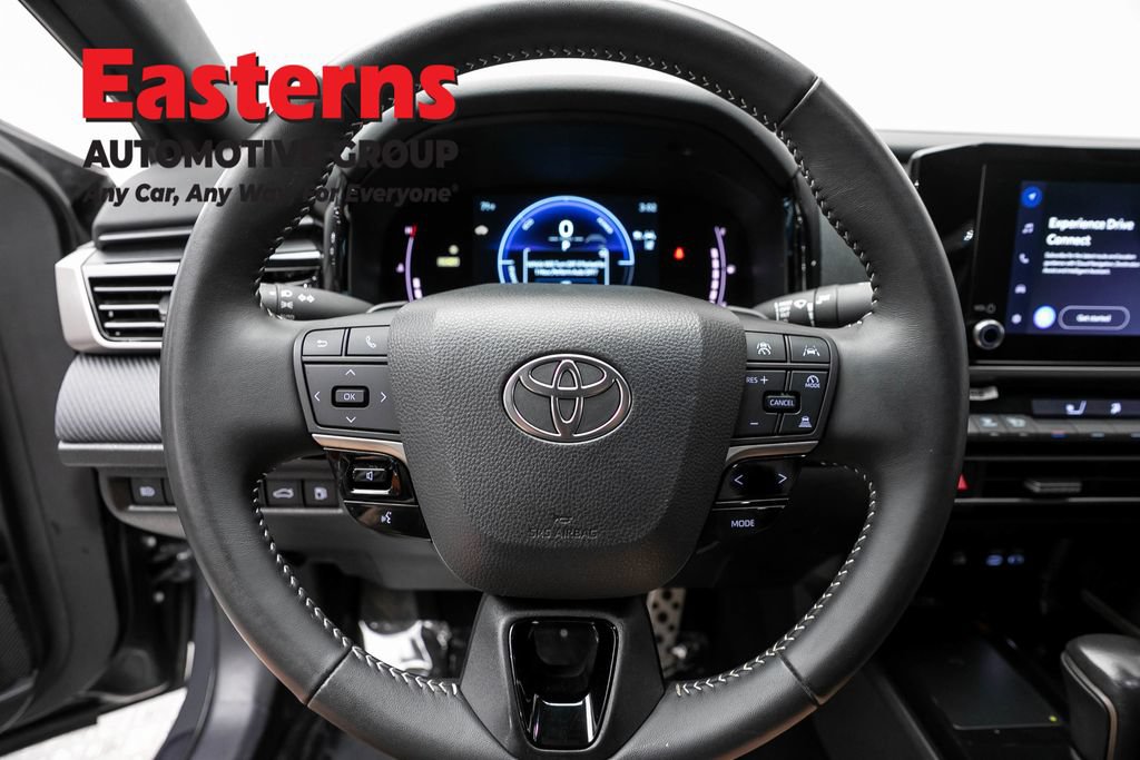 Used 2025 Toyota Camry SE FWD image 10