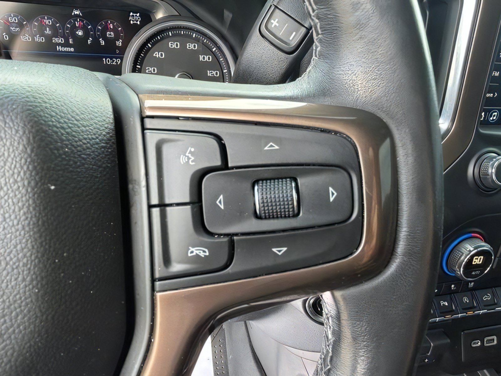 Used 2019 Chevrolet Silverado 1500 High Country w/ Technology Package AWD/4WD image 21