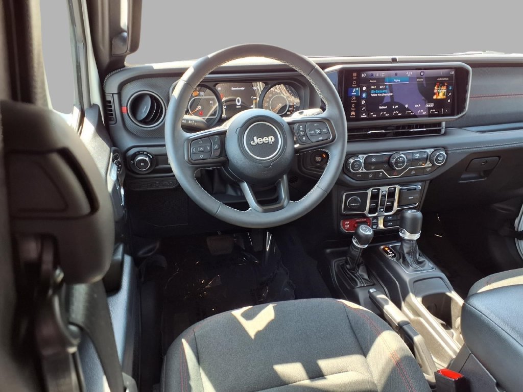 Used 2025 Jeep Wrangler Unlimited Rubicon AWD/4WD image 4
