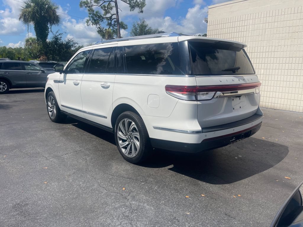 Used 2023 Lincoln Navigator L Reserve AWD/4WD image 3