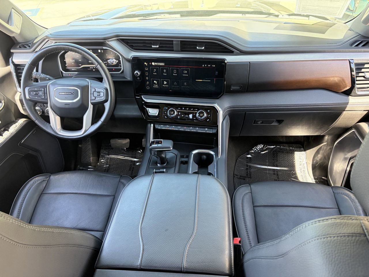 Used 2023 GMC Sierra 1500 Denali w/ Technology Package AWD/4WD image 15