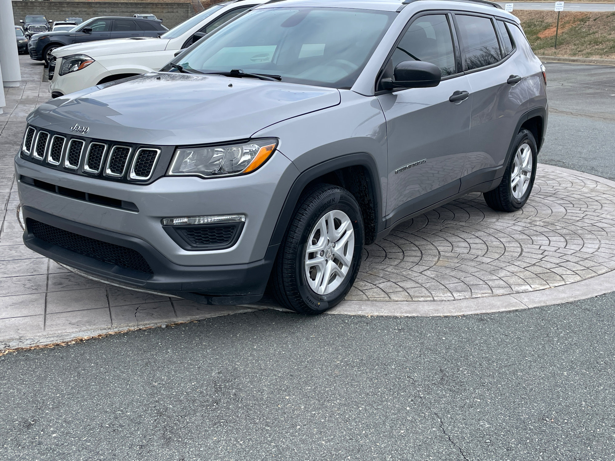 Used 2018 Jeep Compass Sport image 4