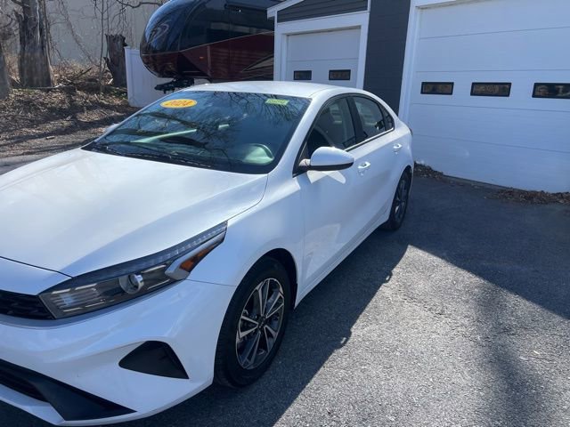 Used 2024 Kia Forte LXS image 2