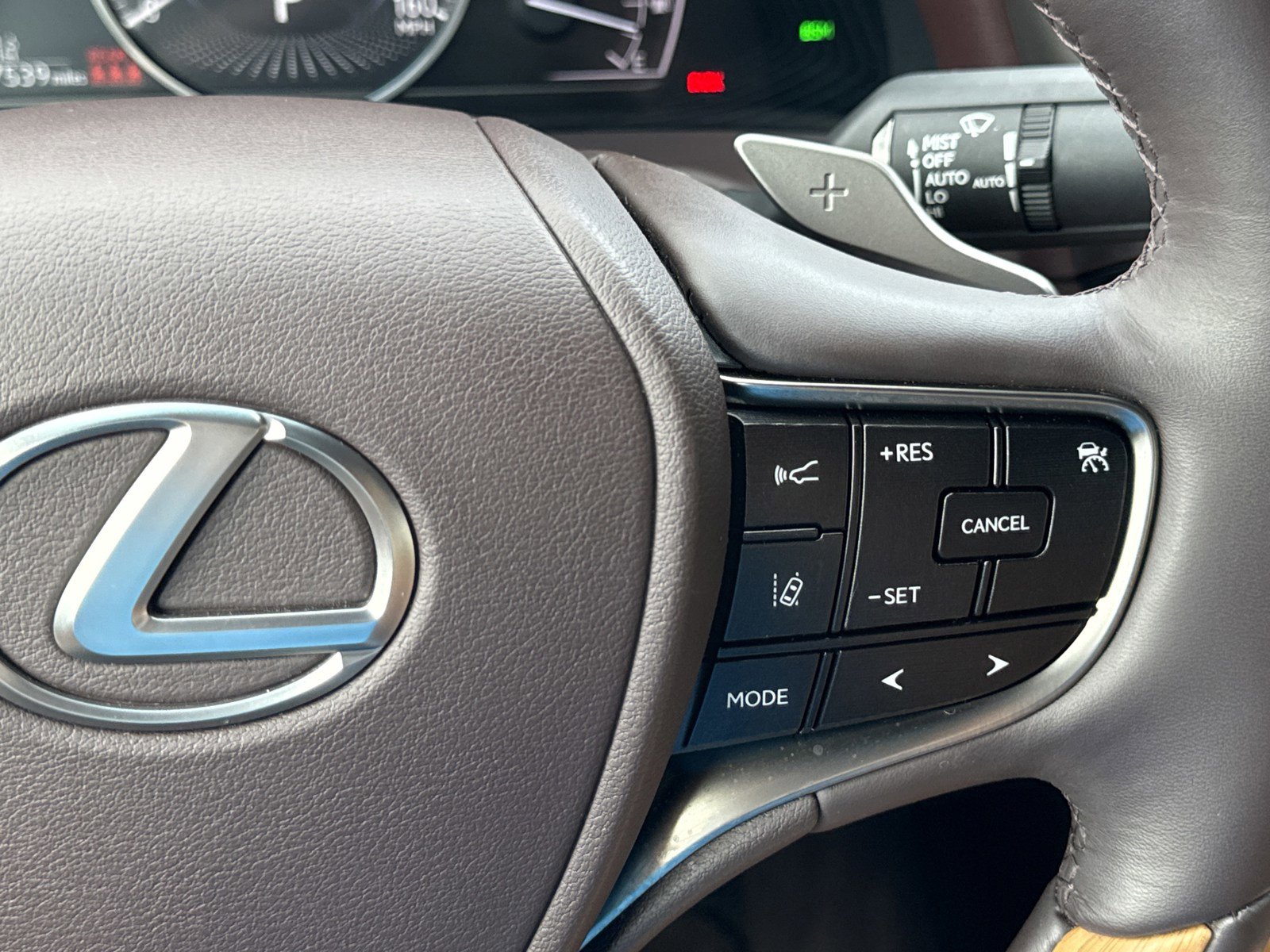 Used 2019 Lexus ES 350 Ultra Luxury FWD image 25