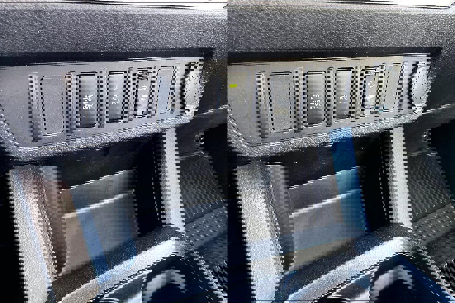 Used 2017 Toyota Tacoma SR5 w/ Tow Package image 35