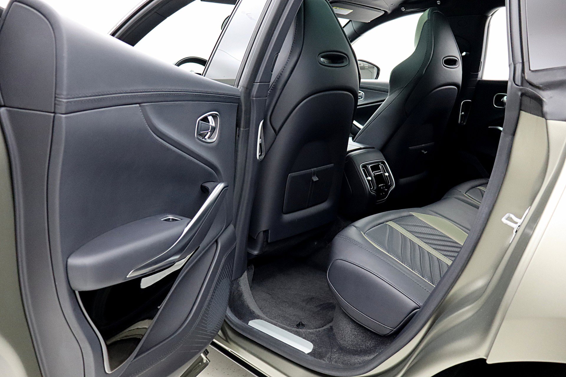Used 2023 Aston Martin DBX 707 image 49