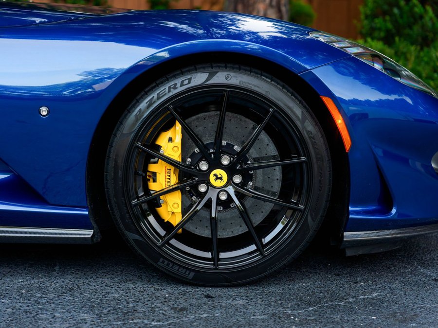Used 2022 Ferrari 812 GTS RWD image 13