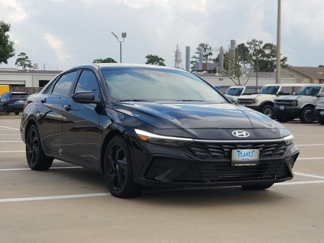 Used 2026 Hyundai Elantra Sport FWD image 3