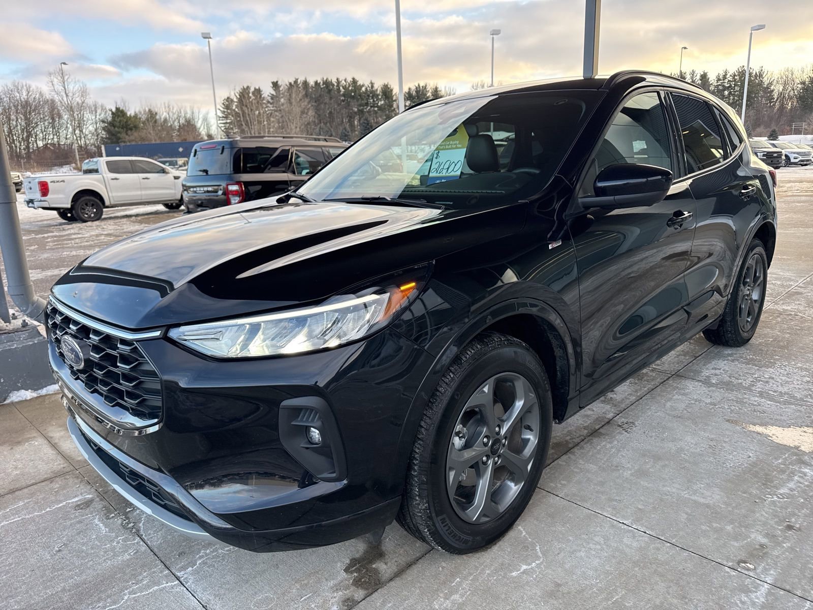 Certified 2024 Ford Escape ST-Line Select w/ Tech Pack #2 image 3