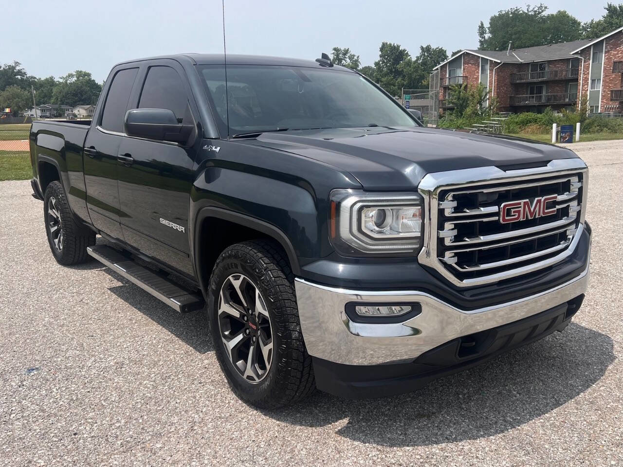 Used 2017 GMC Sierra 1500 SLE w/ SLE Value Package image 3