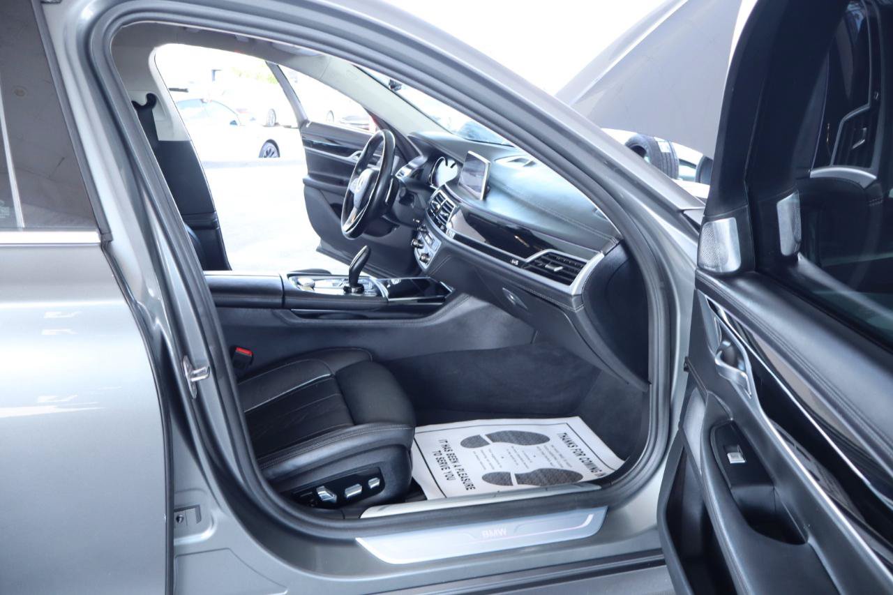 Used 2018 BMW 750i RWD image 37