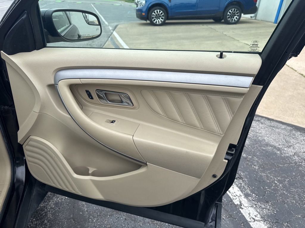 Used 2016 Ford Taurus SEL FWD image 32