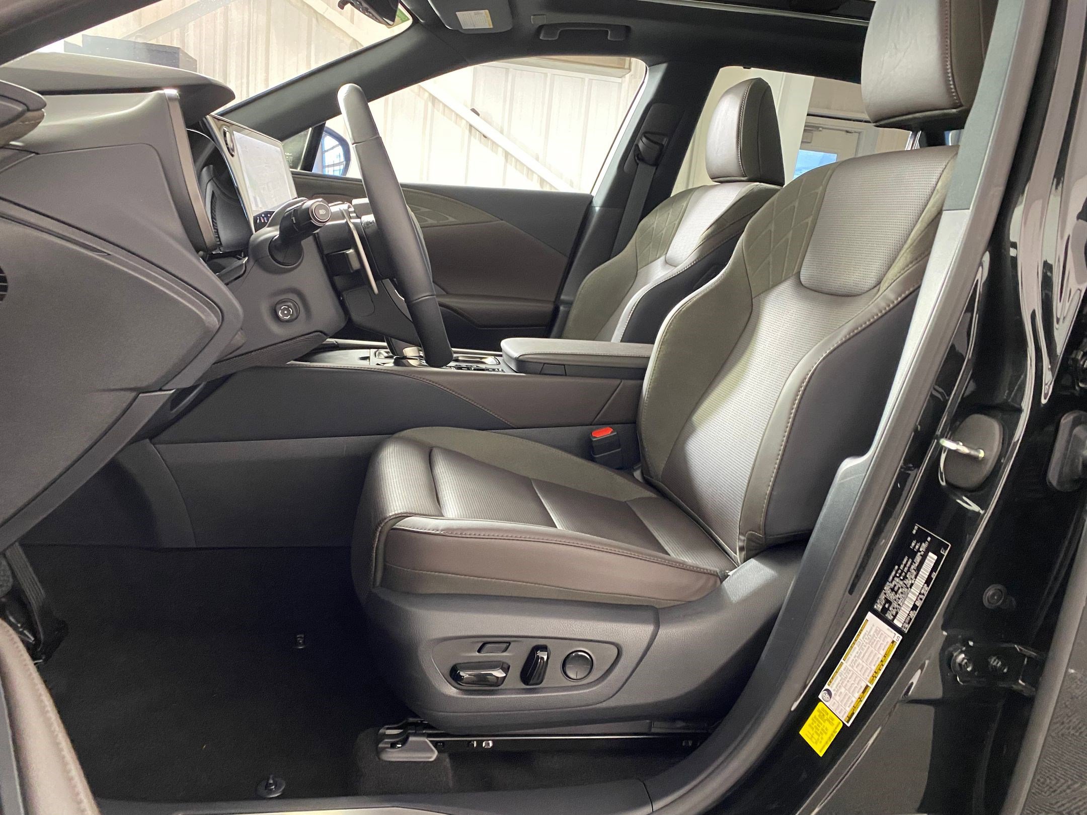 Used 2025 Lexus RX 450h AWD w/ Convenience Package image 5