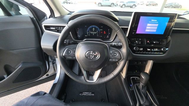 Used 2025 Toyota Corolla Cross XLE w/ Convenience Package image 25