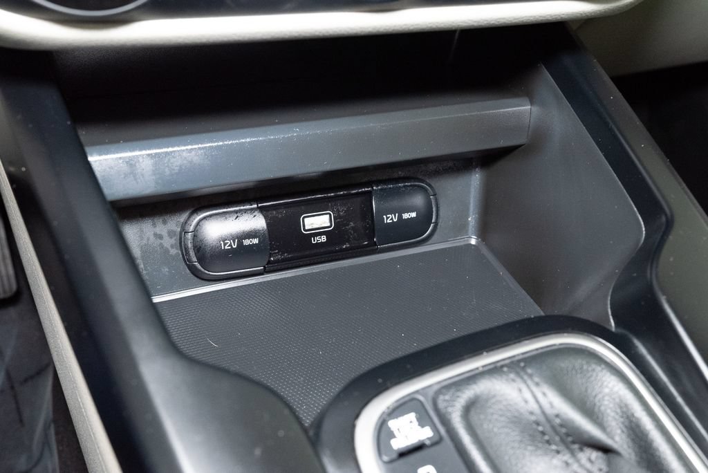 Certified 2025 Kia Soul LX w/ LX Technology Package FWD image 18
