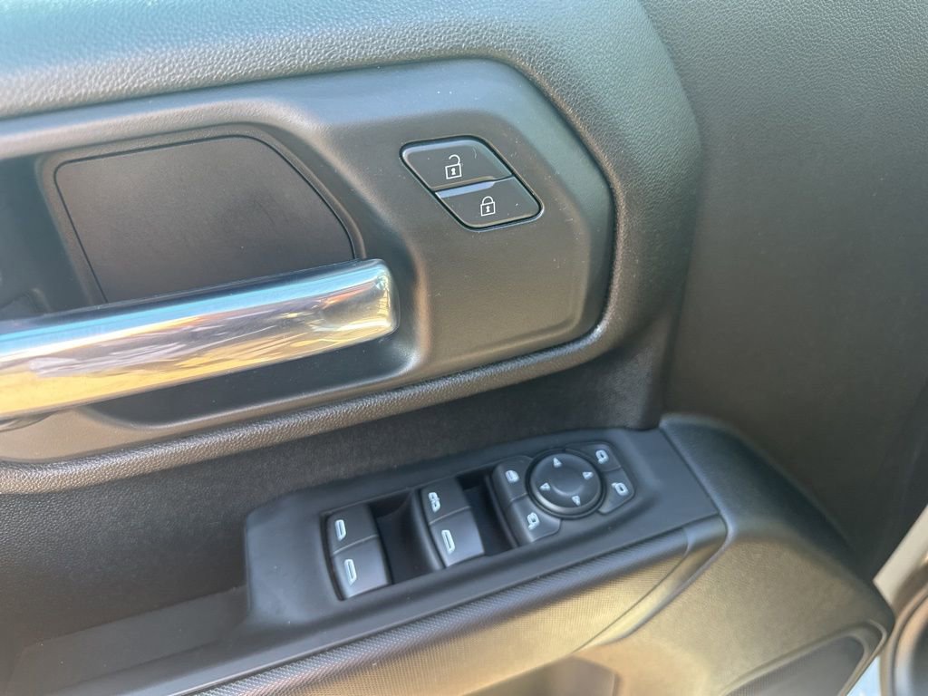 Used 2024 Chevrolet Silverado 2500 Custom w/ Custom Value Package image 17