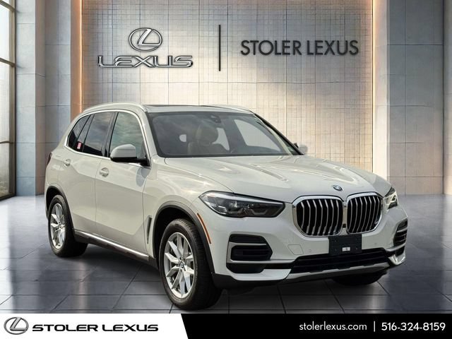Used 2022 BMW X5 xDrive40i w/ Premium Package AWD/4WD image 1
