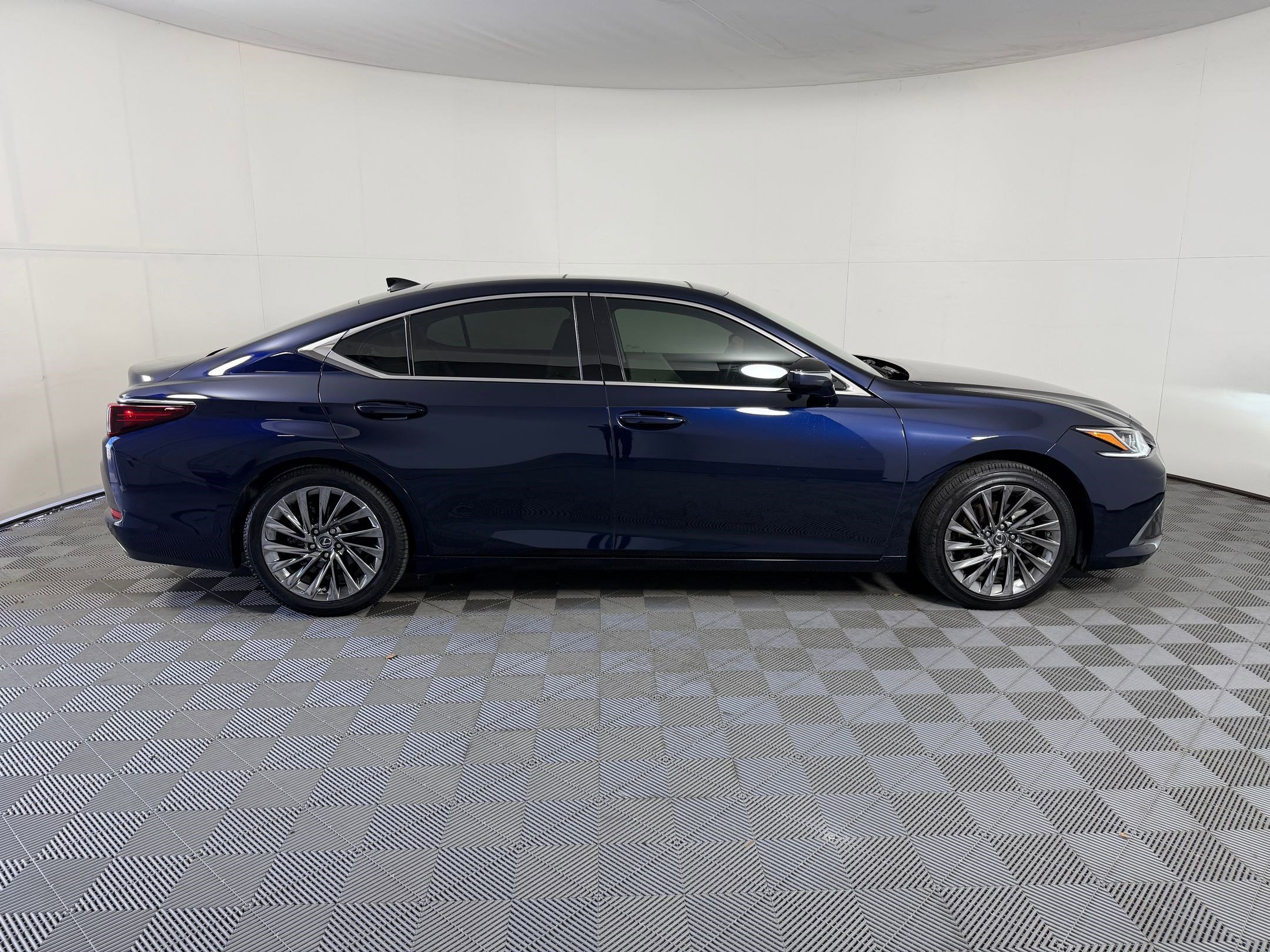 Used 2024 Lexus ES 350 w/ Technology Package image 8