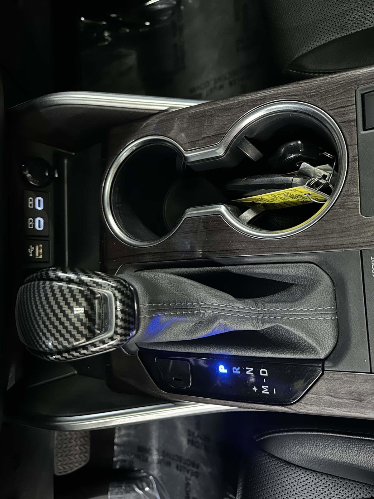 Used 2024 Toyota Highlander Limited image 28