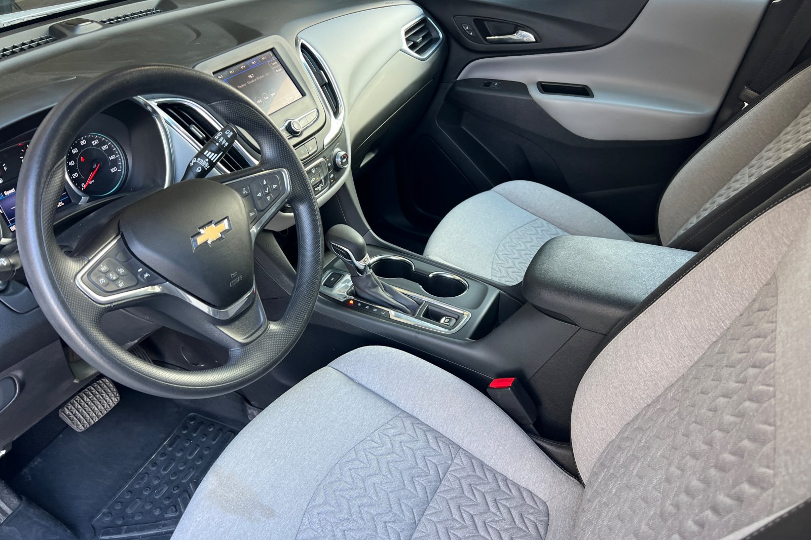 Used 2022 Chevrolet Equinox LS w/ LS Convenience Package AWD/4WD image 4