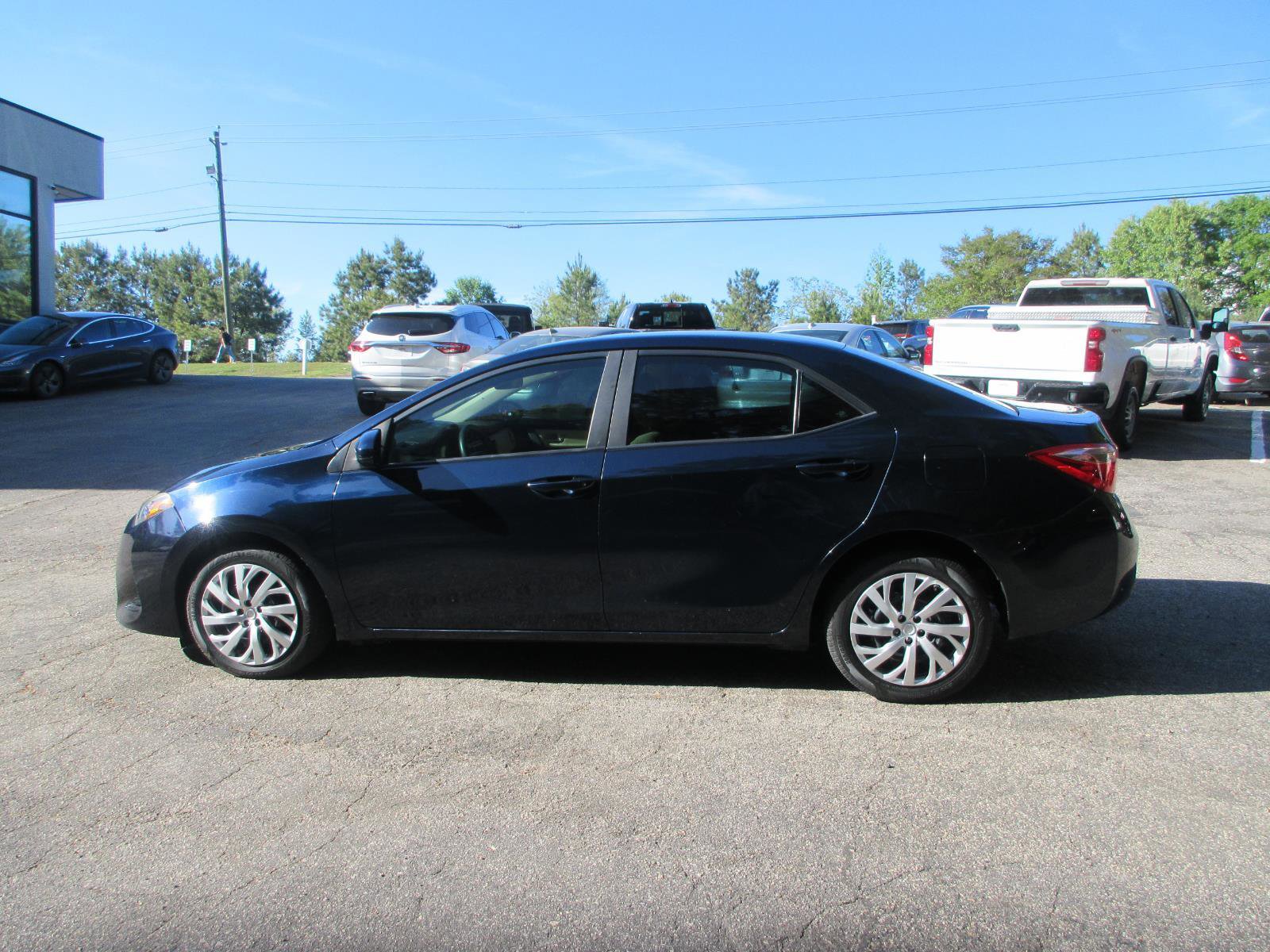 Used 2018 Toyota Corolla LE image 8