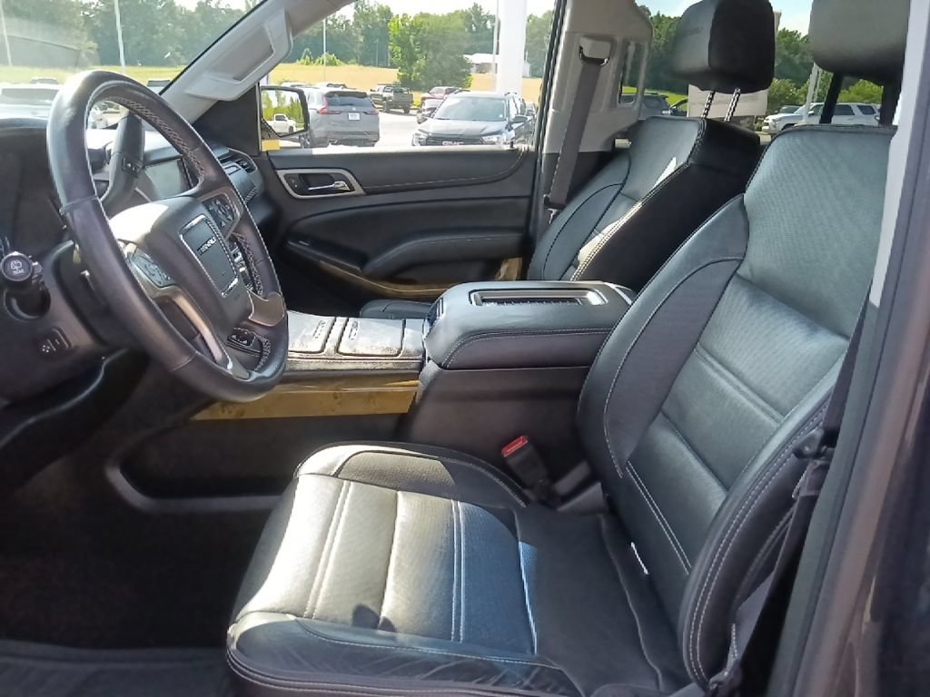 Used 2017 GMC Yukon Denali w/ Open Road Package AWD/4WD image 17