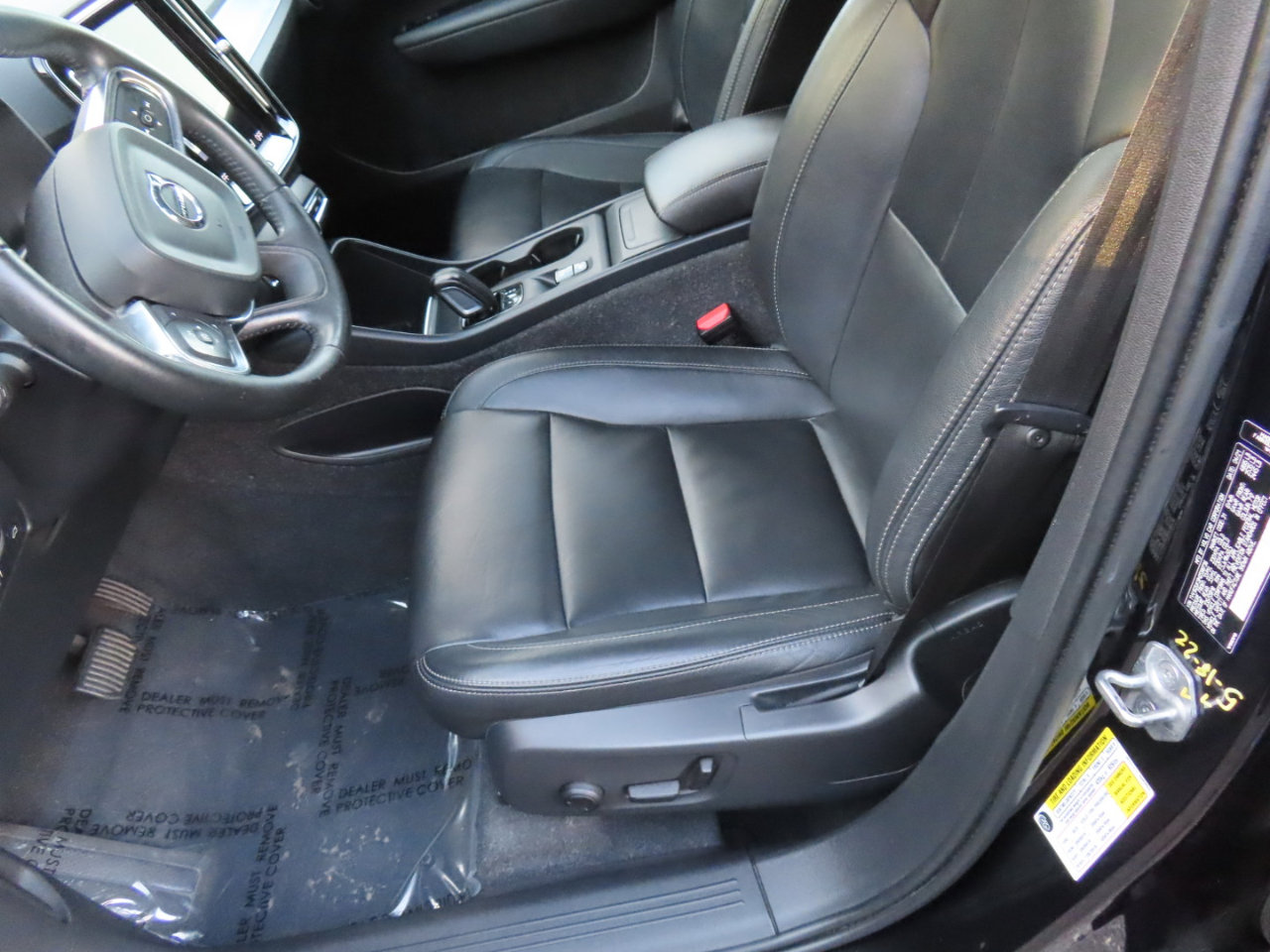 Used 2021 Volvo XC40 T5 Momentum image 7