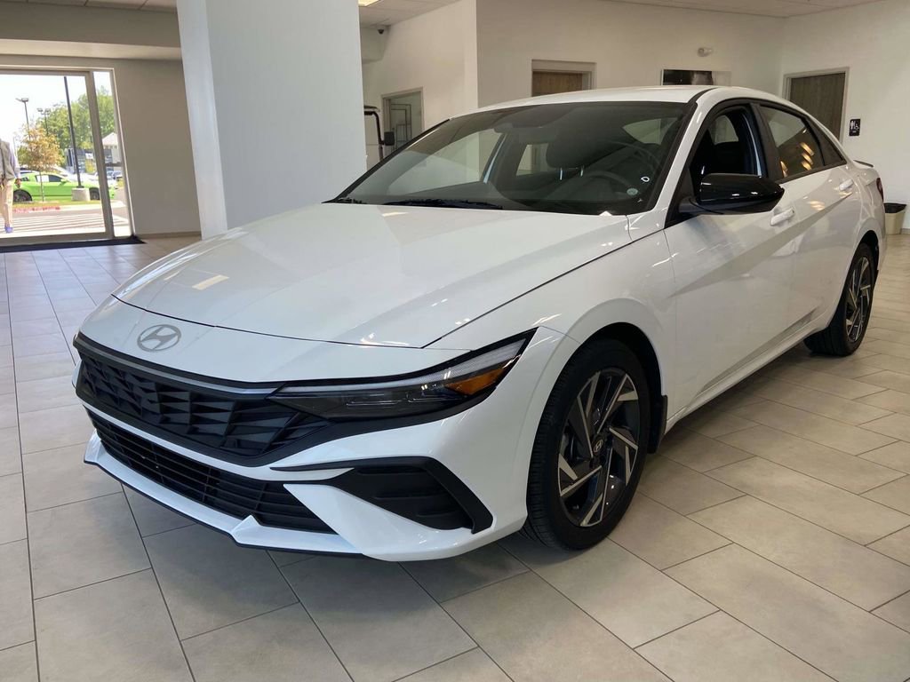 Certified 2025 Hyundai Elantra Sport image 5