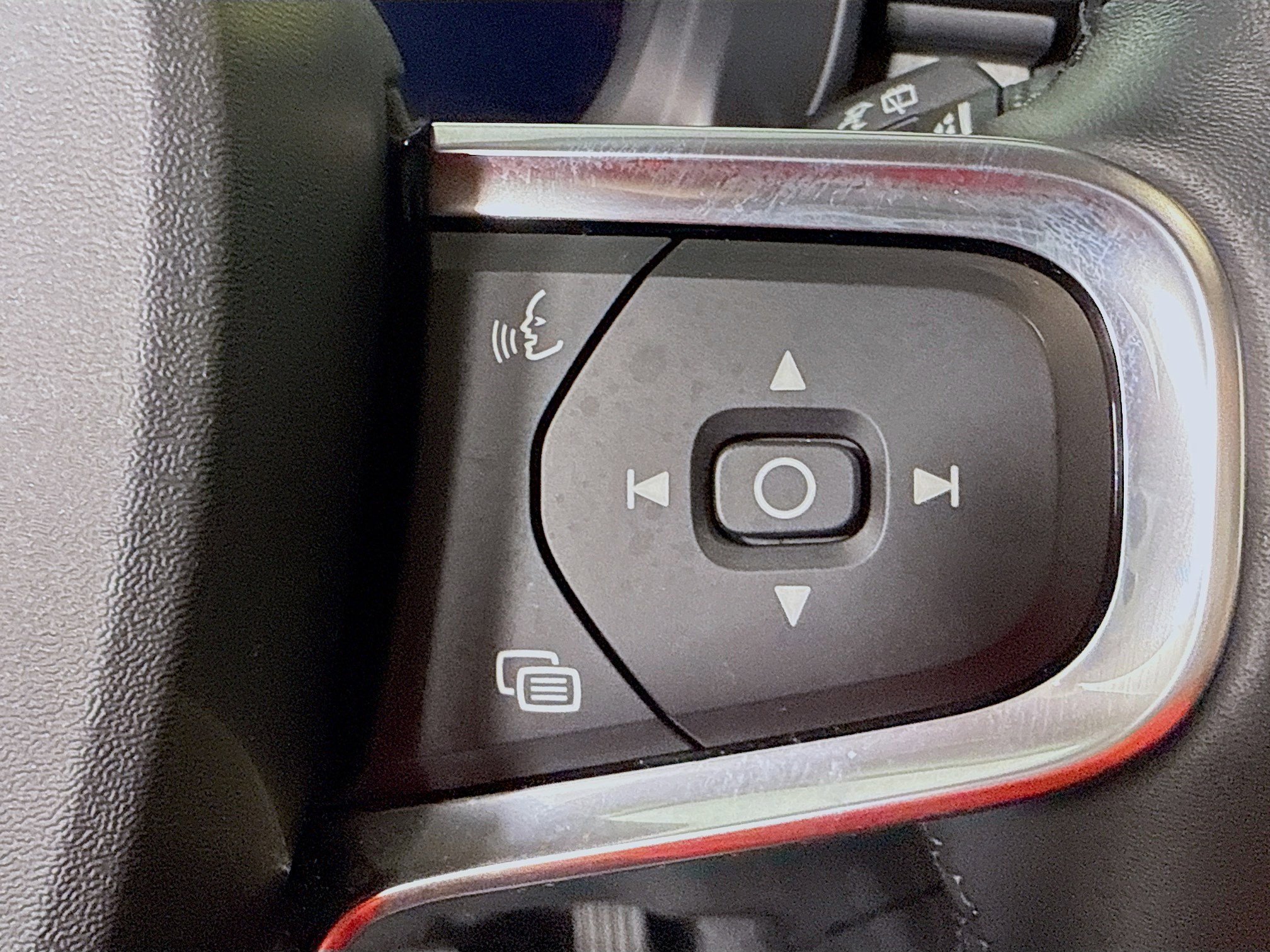 Used 2025 Volvo XC40 B5 Core image 15