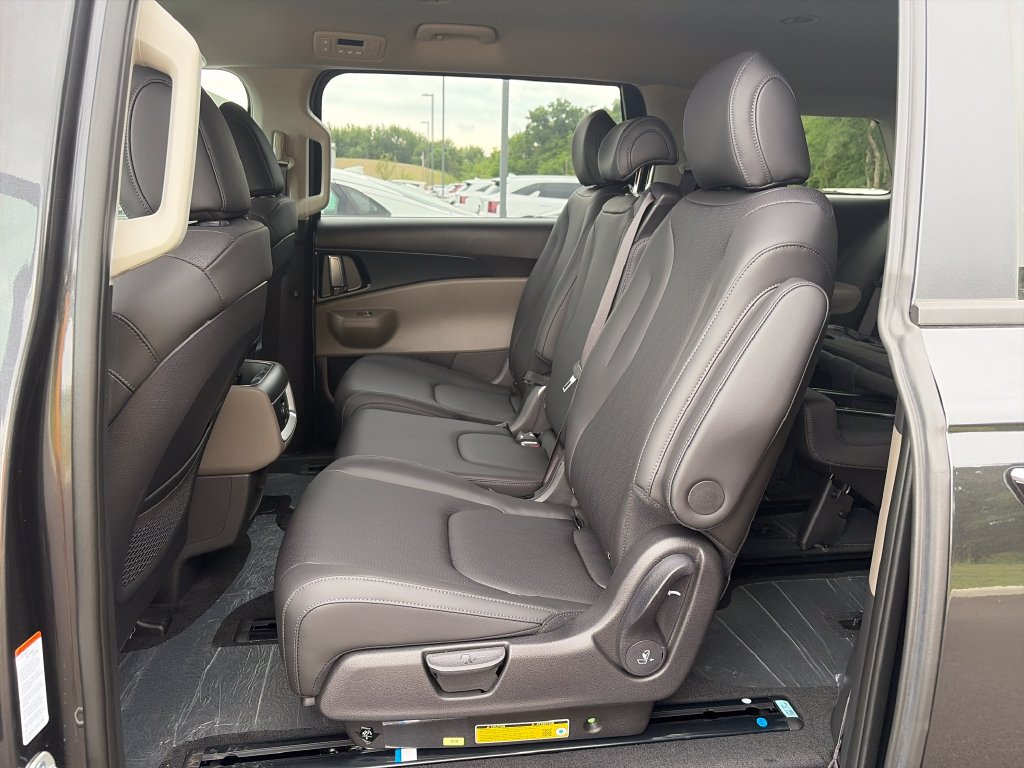 New 2026 Kia Carnival FWD image 24