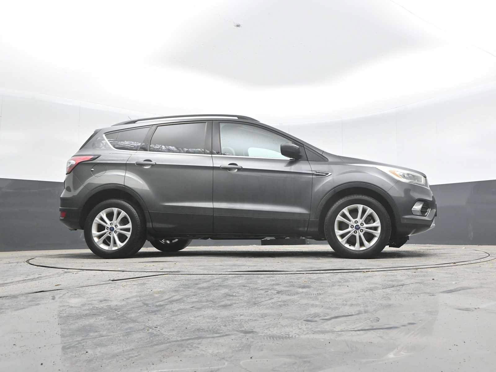 Used 2017 Ford Escape SE w/ Equipment Group 201A AWD/4WD image 30