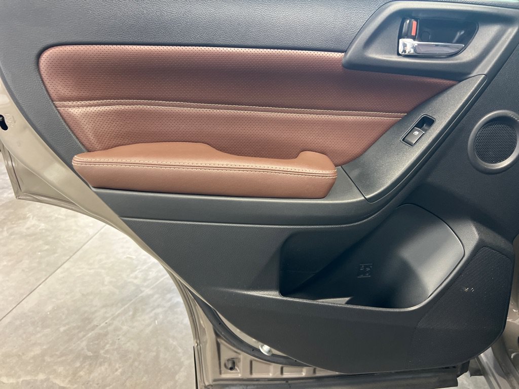 Used 2018 Subaru Forester 2.5i Touring AWD/4WD image 12