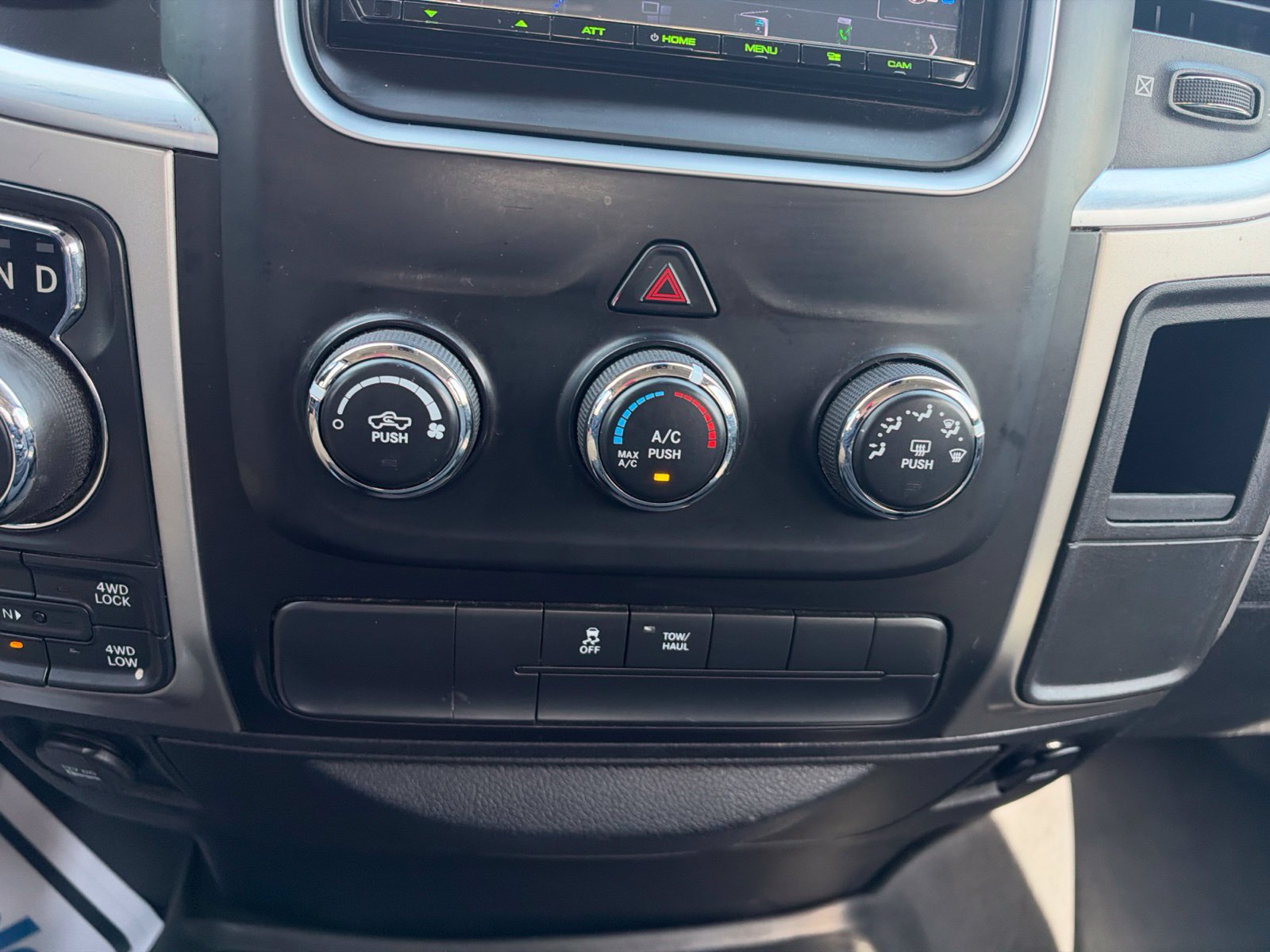 Used 2016 RAM 1500 Classic SLT AWD/4WD image 15
