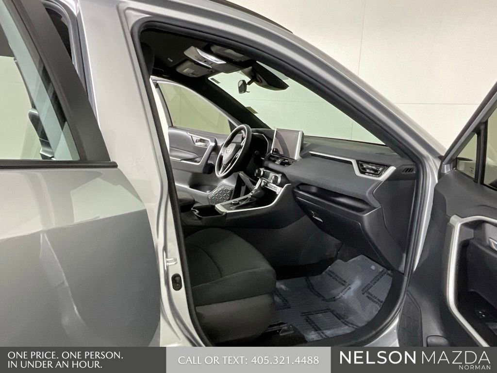 Used 2024 Toyota RAV4 SE image 14