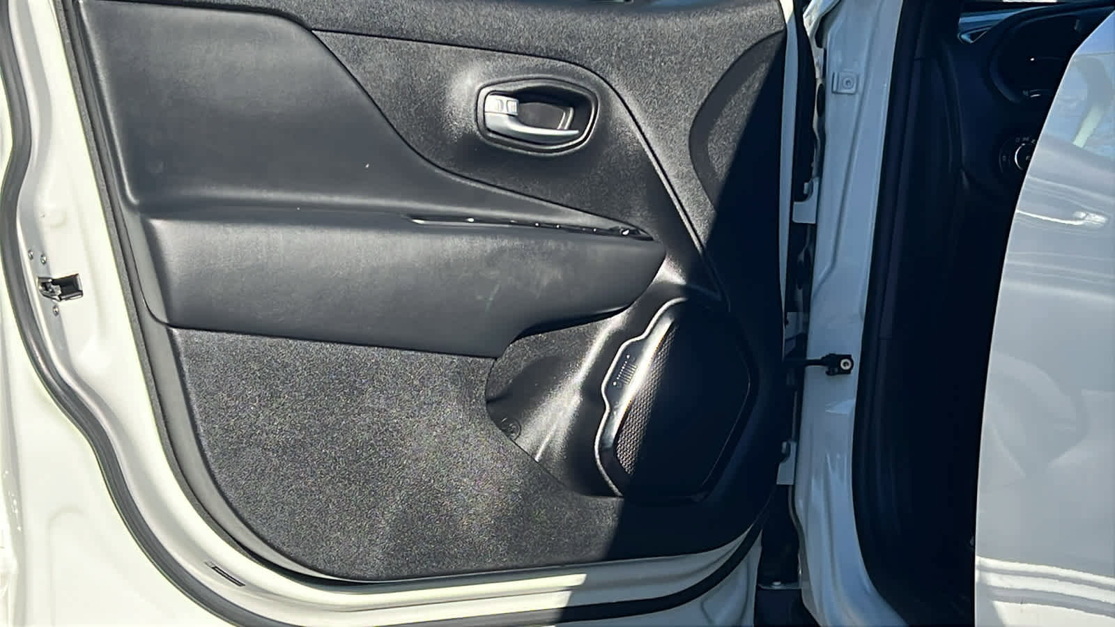 Certified 2022 Jeep Renegade Altitude w/ Sun/Sound Group image 23