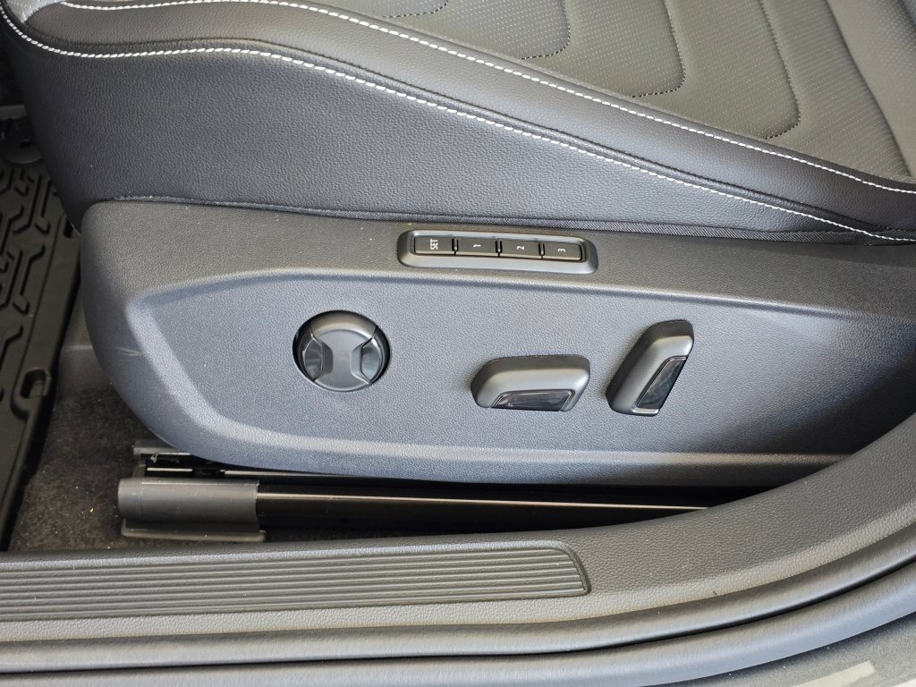 New 2026 Volkswagen Jetta SEL FWD image 20