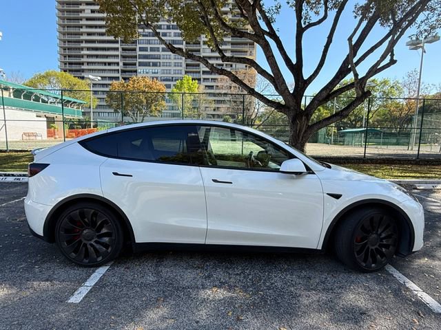 Used 2022 Tesla Model Y Performance AWD/4WD image 9