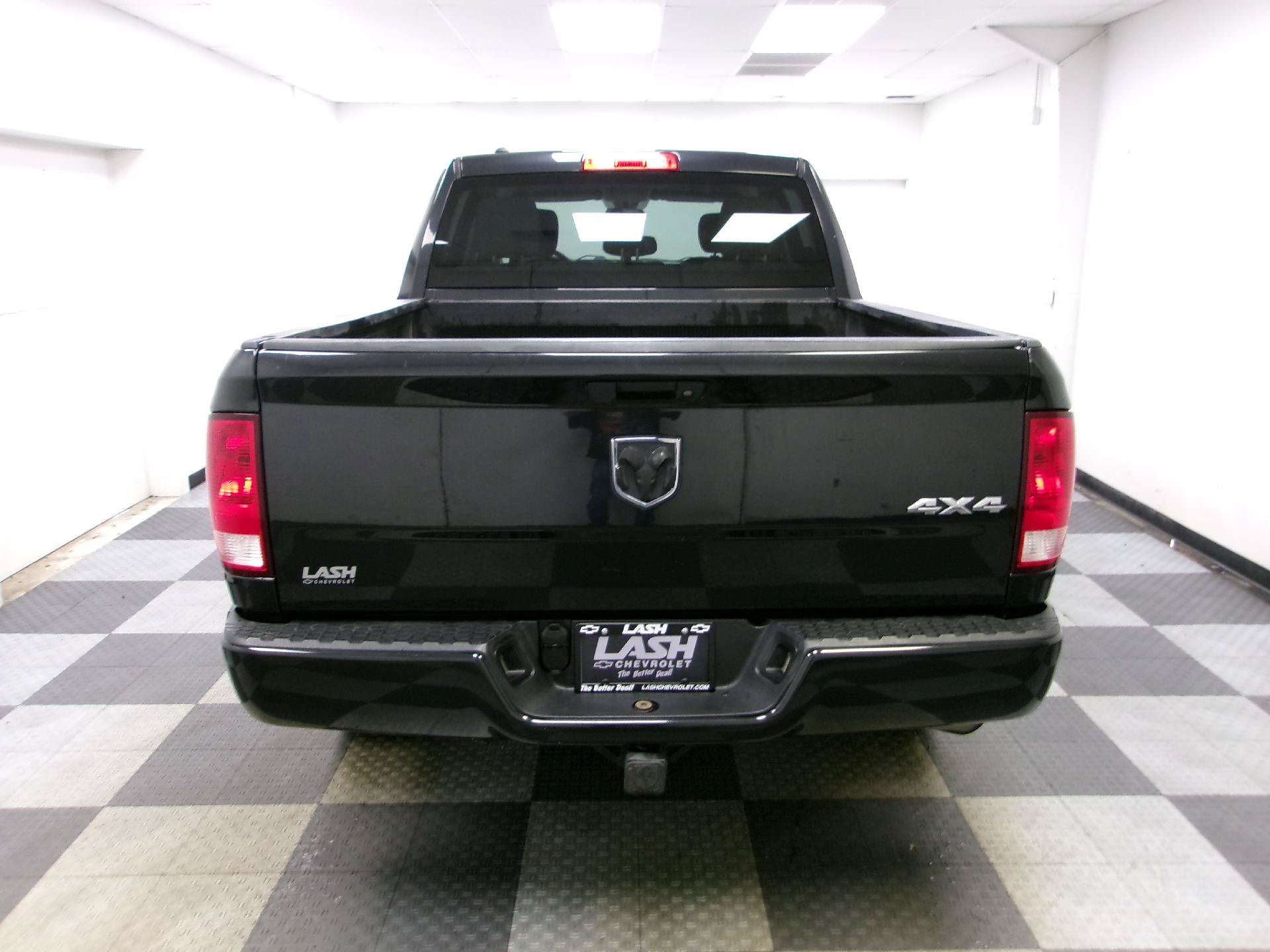 Used 2017 RAM 1500 Express AWD/4WD image 11