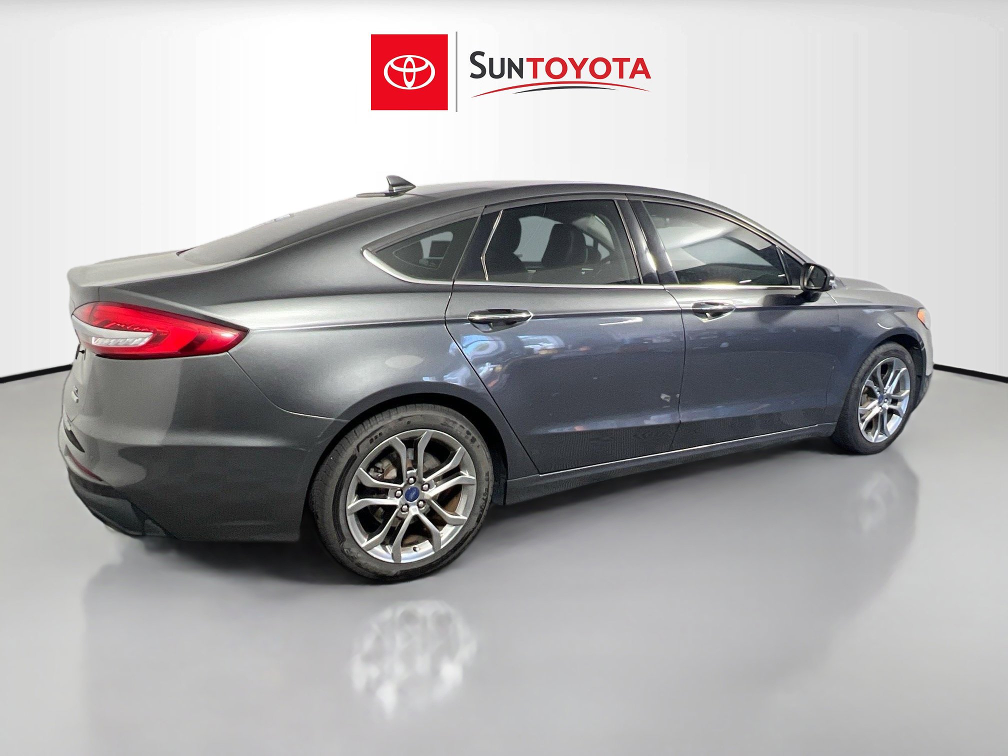 Used 2020 Ford Fusion SEL FWD image 4
