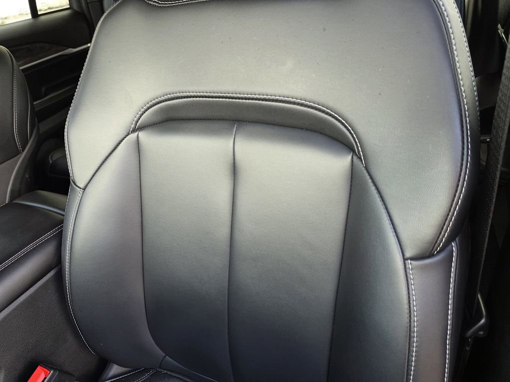 Used 2025 Jeep Grand Cherokee Limited w/ Black Appearance Package image 15