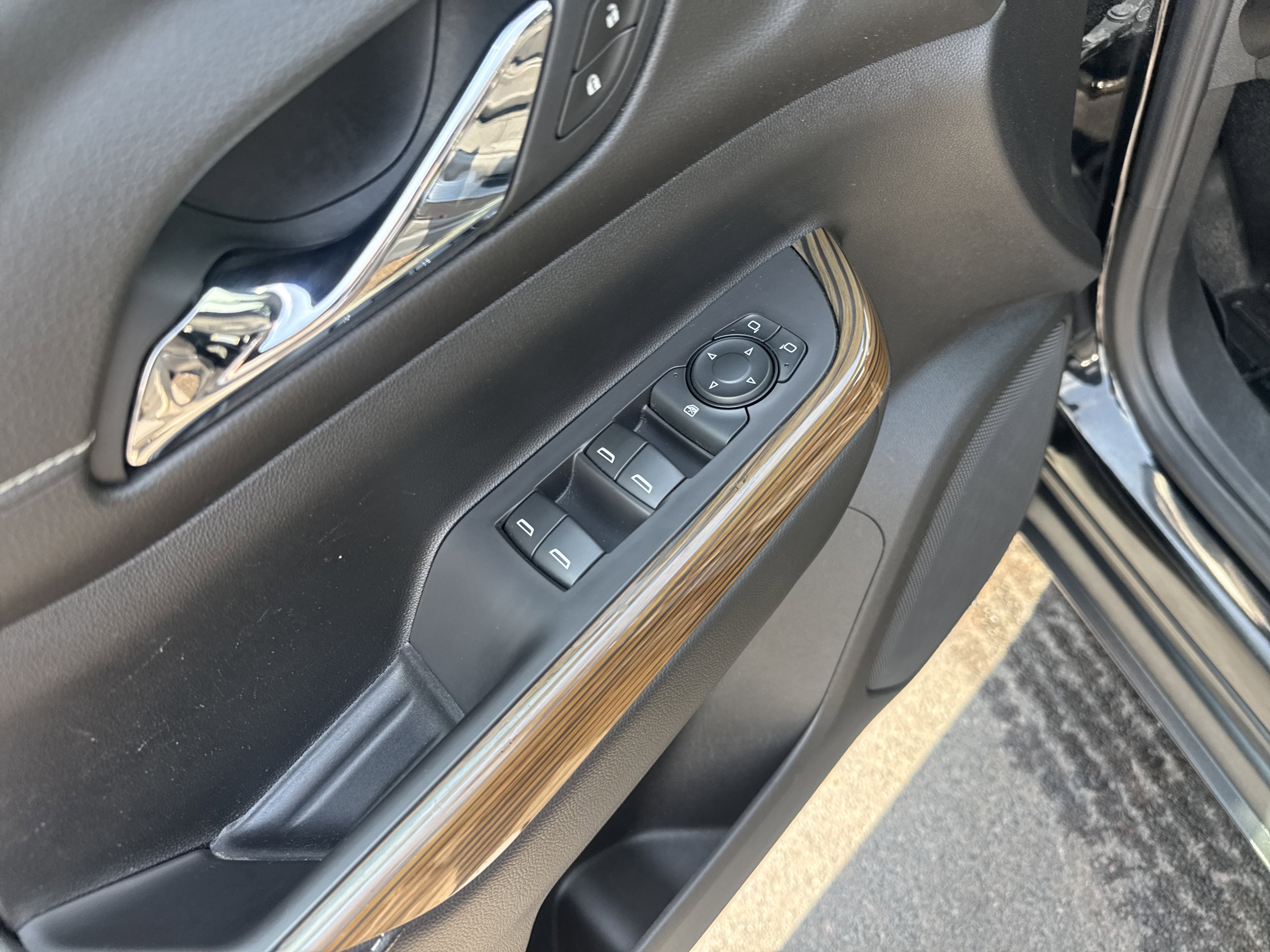 Used 2019 GMC Acadia SLE AWD/4WD image 17