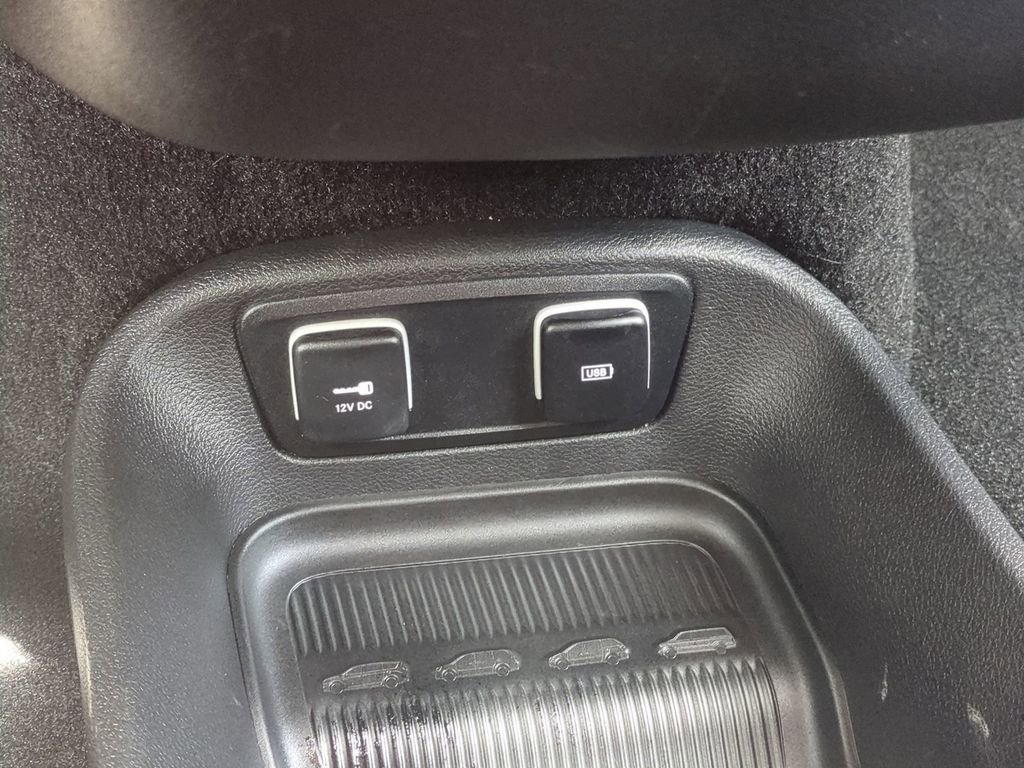 Used 2017 Chrysler Pacifica Limited FWD image 27
