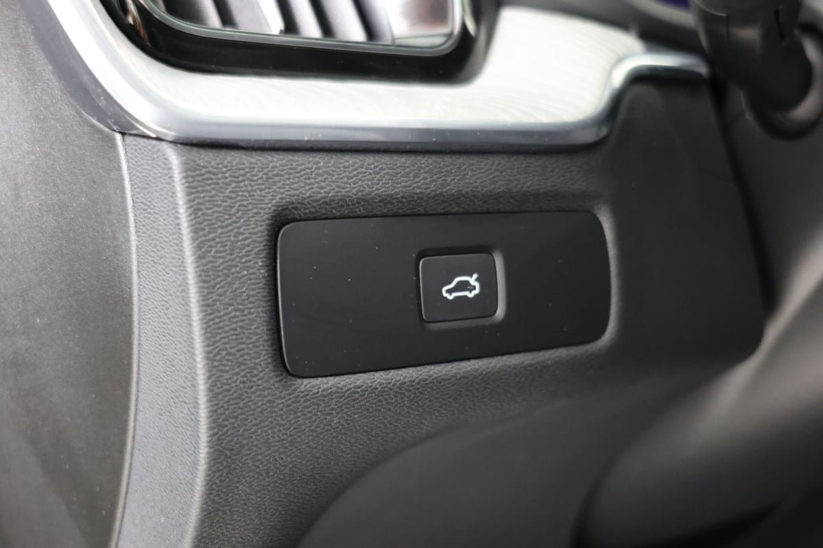 Used 2025 Volvo XC60 B5 Plus AWD/4WD image 24