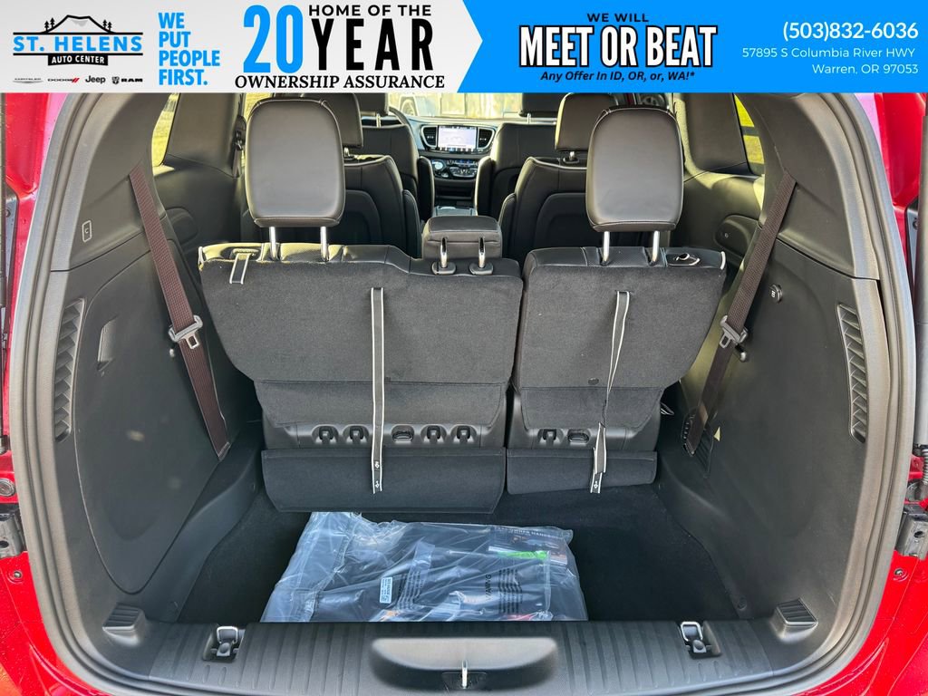 New 2026 Chrysler Pacifica Limited image 8