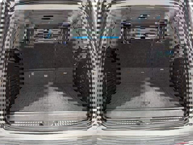 Used 2017 Chevrolet Suburban Premier image 29