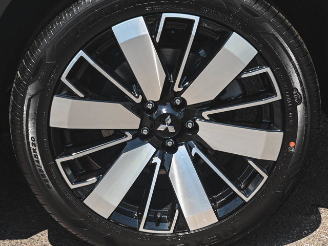 New 2025 Mitsubishi Outlander SE image 7