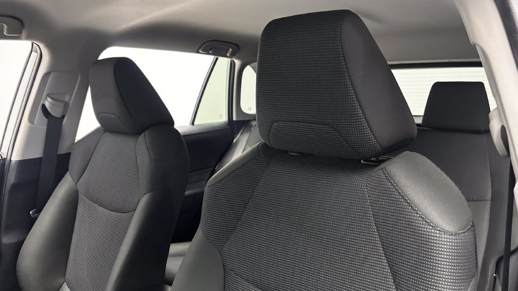 Certified 2025 Toyota RAV4 LE FWD image 15