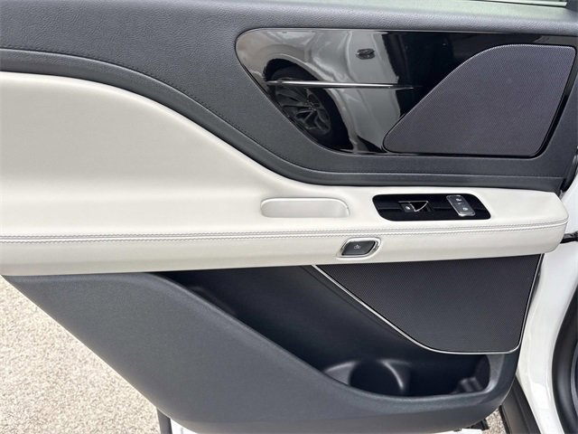 New 2026 Lincoln Aviator 2WD w/ Jet Appearance Package image 20