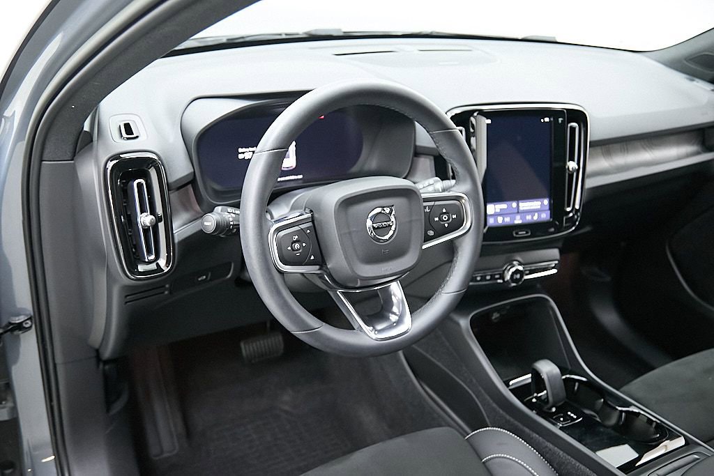 Certified 2023 Volvo XC40 Recharge Ultimate w/ Protection Package Premier image 13